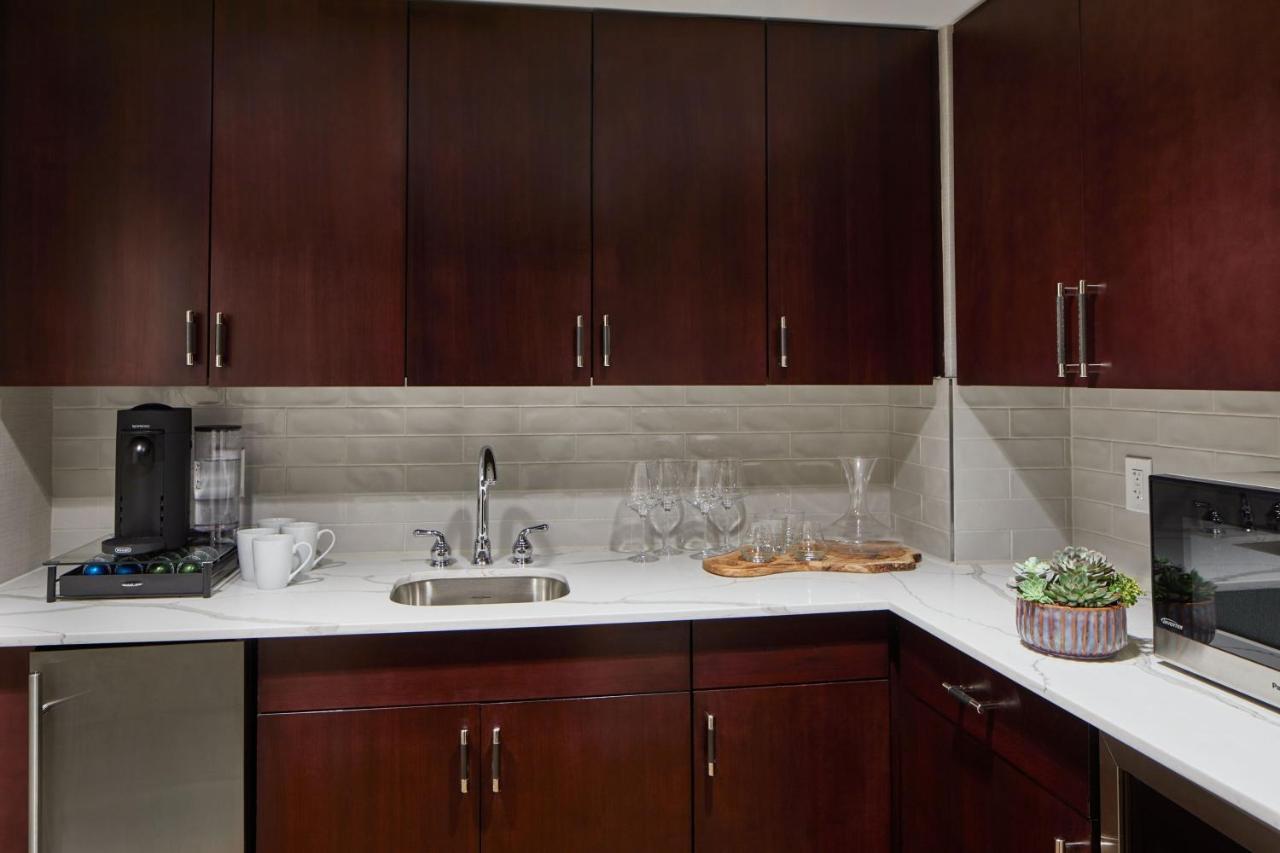 Lancaster Marriott At Penn Square Hotel Екстериор снимка