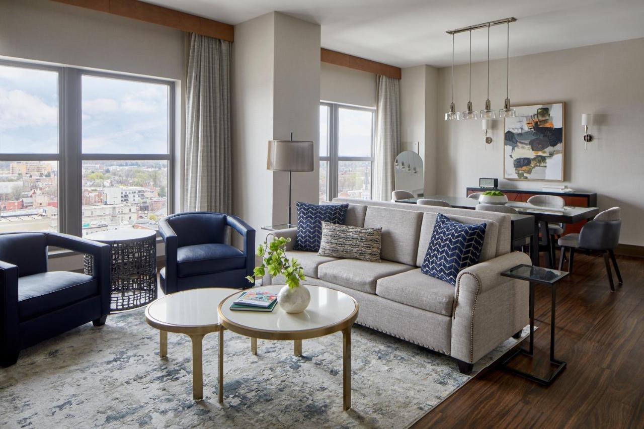 Lancaster Marriott At Penn Square Hotel Екстериор снимка