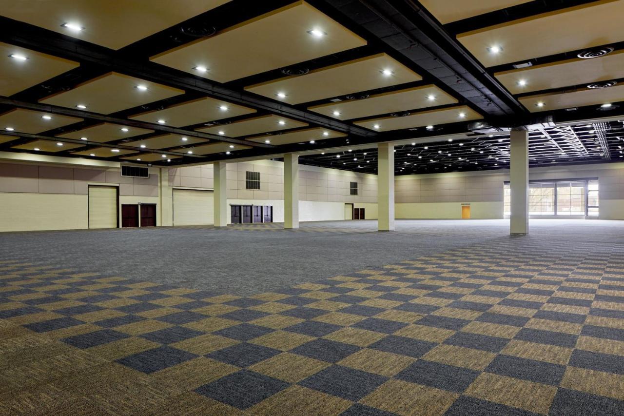 Lancaster Marriott At Penn Square Hotel Екстериор снимка
