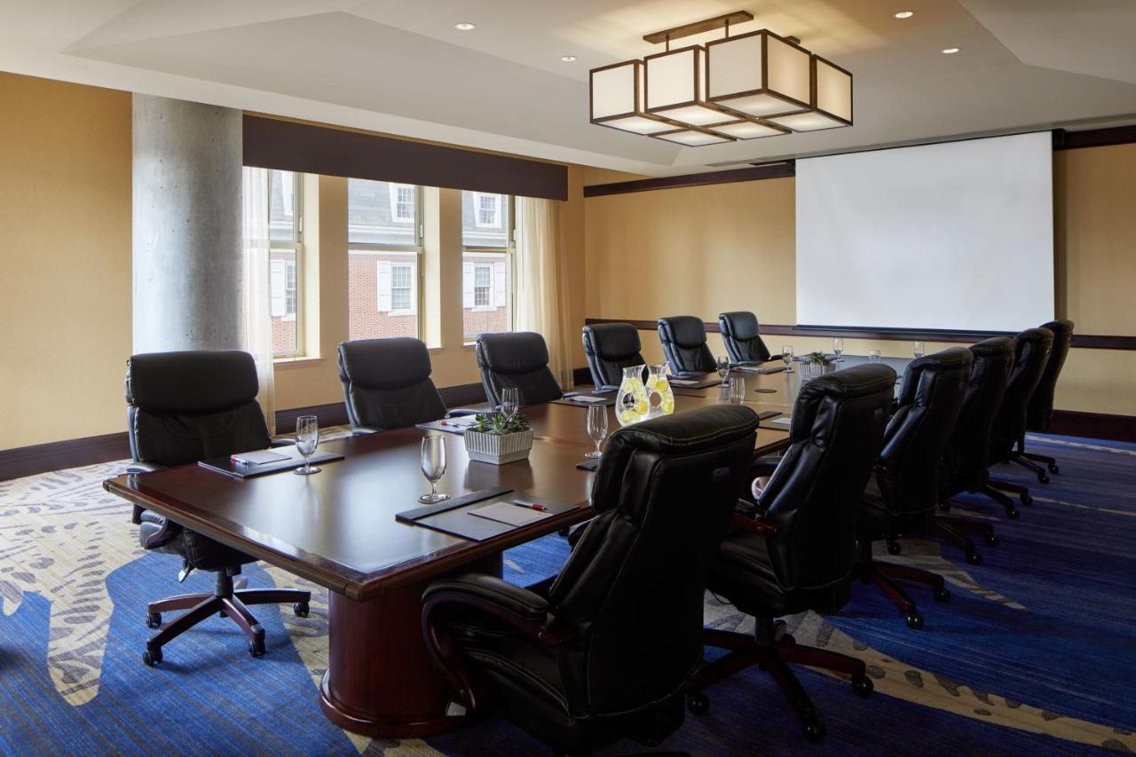 Lancaster Marriott At Penn Square Hotel Екстериор снимка