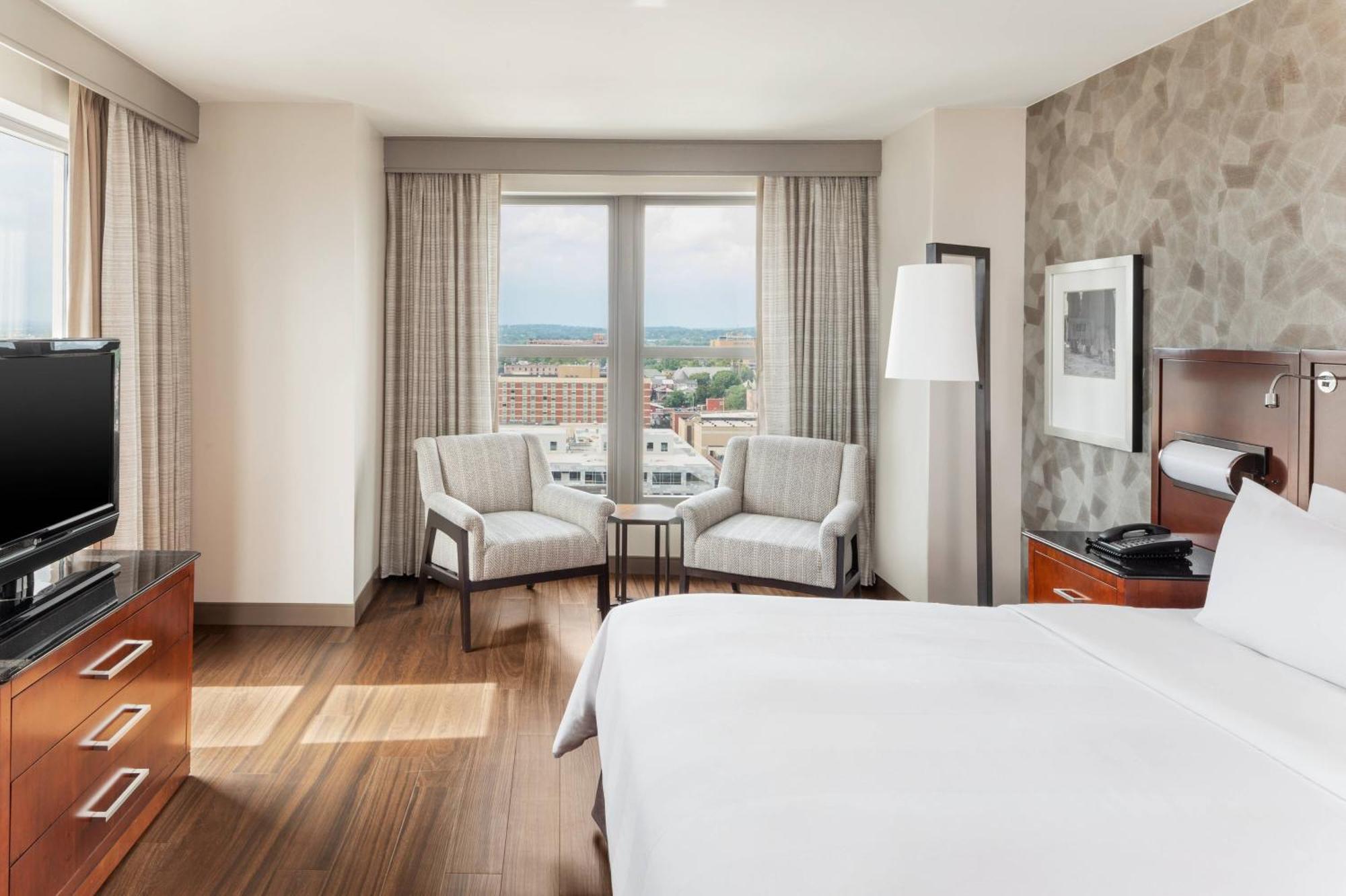Lancaster Marriott At Penn Square Hotel Екстериор снимка