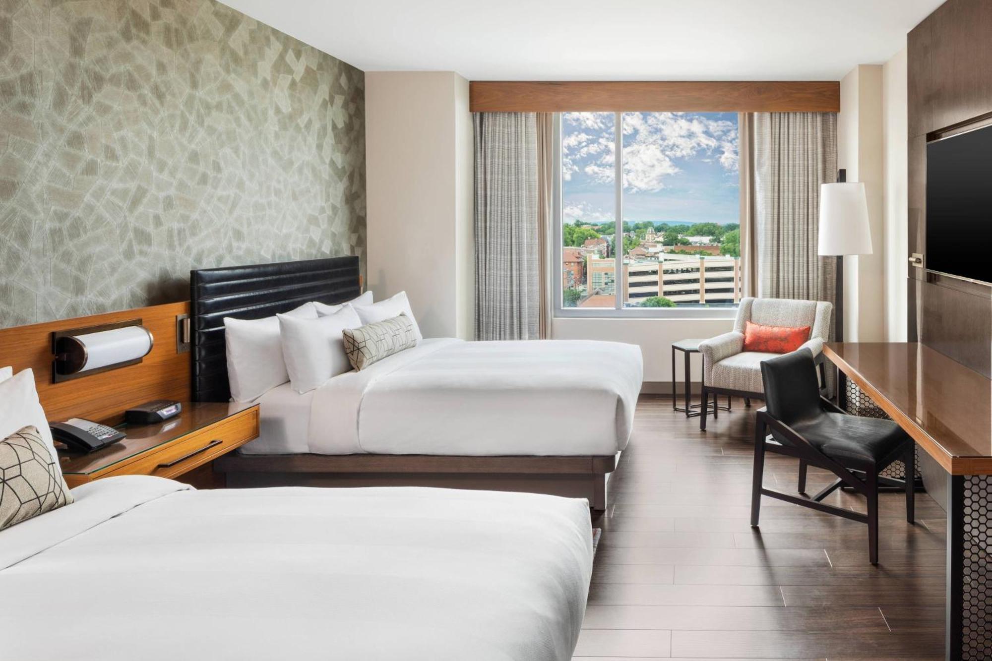 Lancaster Marriott At Penn Square Hotel Екстериор снимка