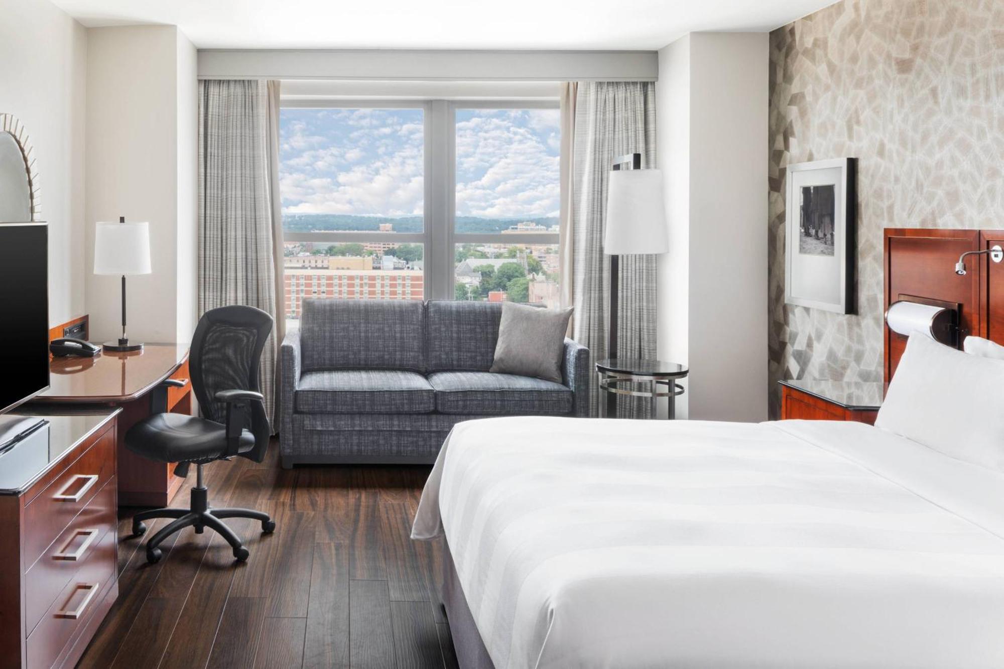 Lancaster Marriott At Penn Square Hotel Екстериор снимка