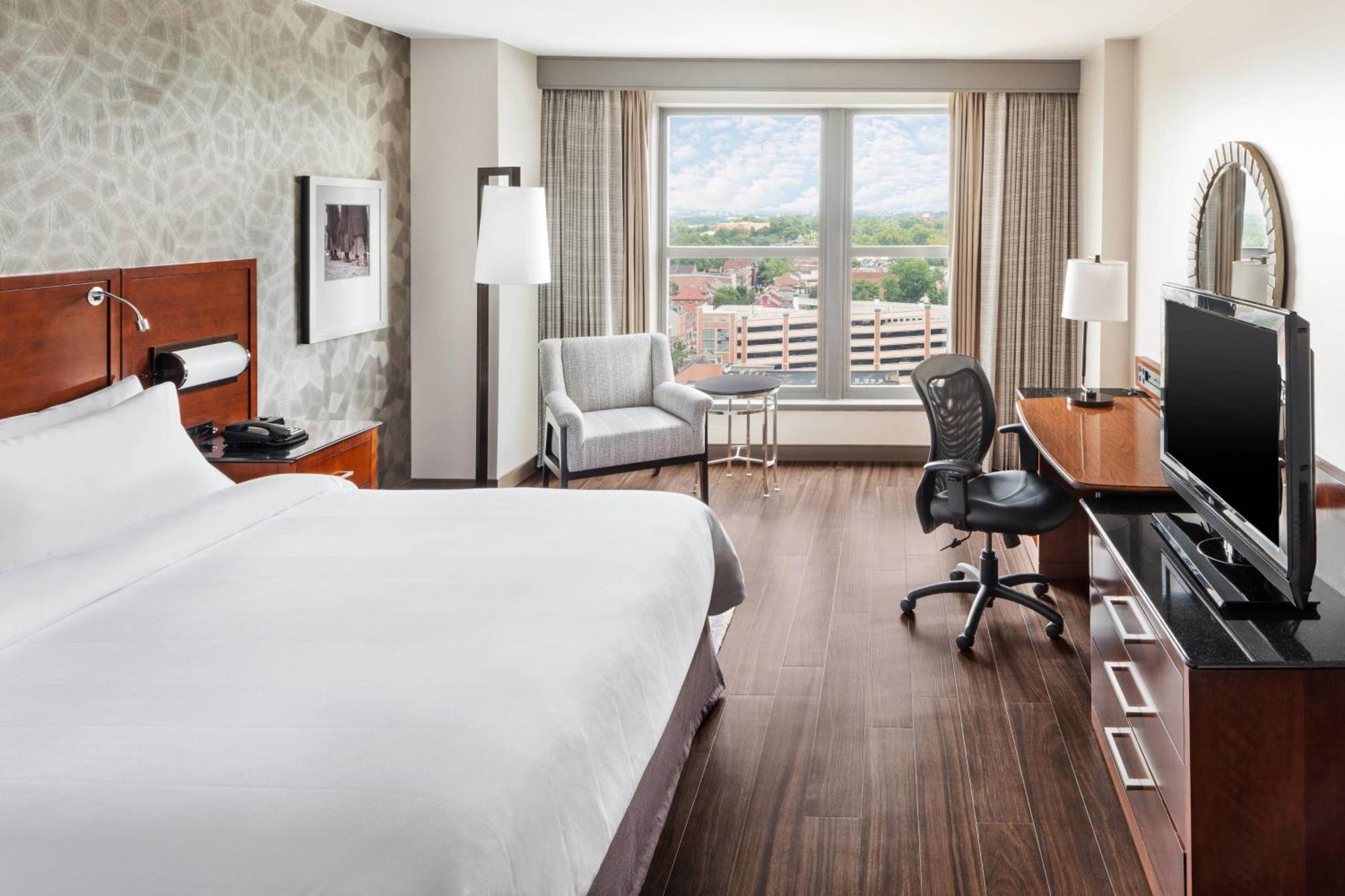 Lancaster Marriott At Penn Square Hotel Екстериор снимка