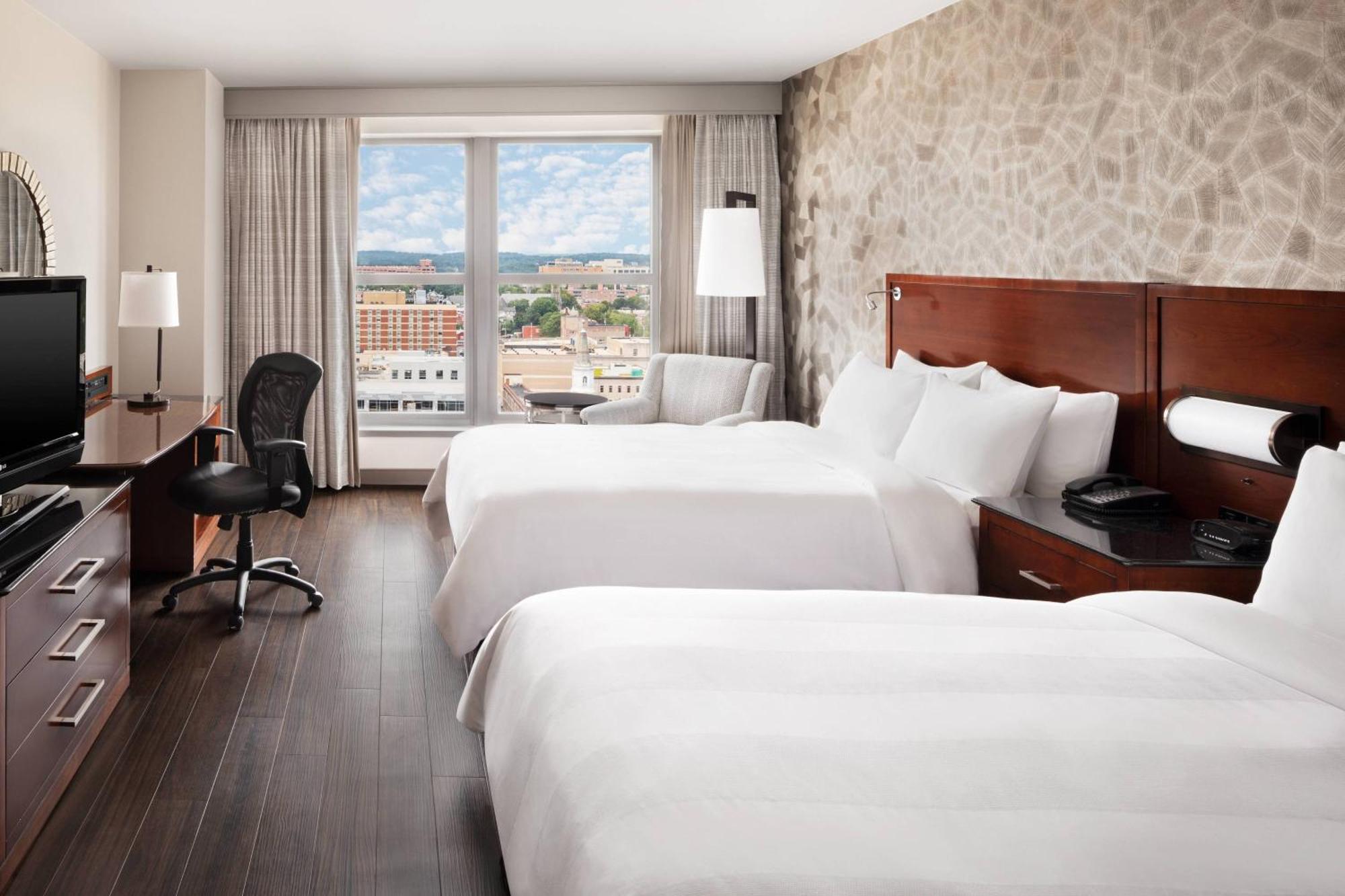 Lancaster Marriott At Penn Square Hotel Екстериор снимка