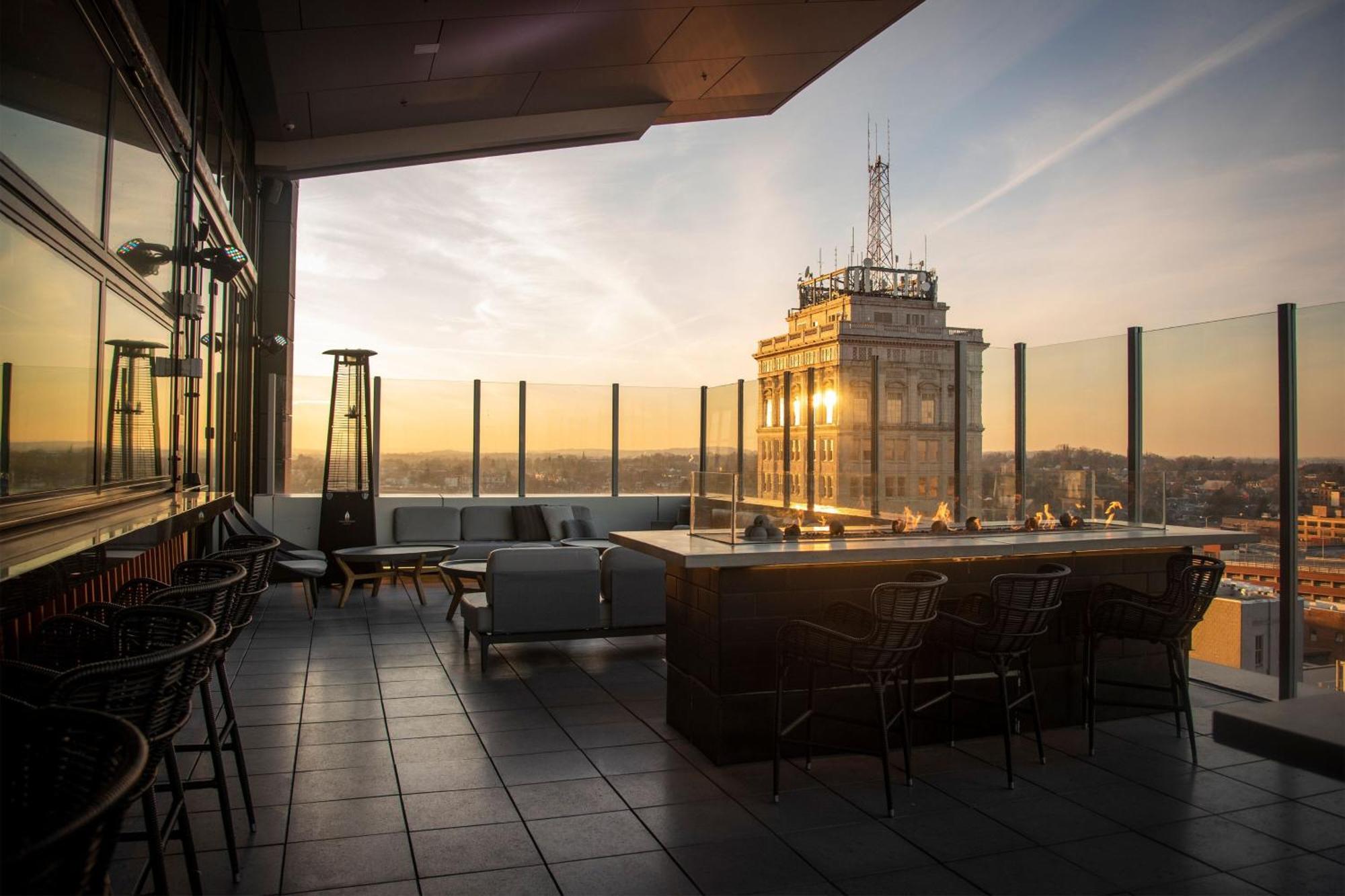 Lancaster Marriott At Penn Square Hotel Екстериор снимка